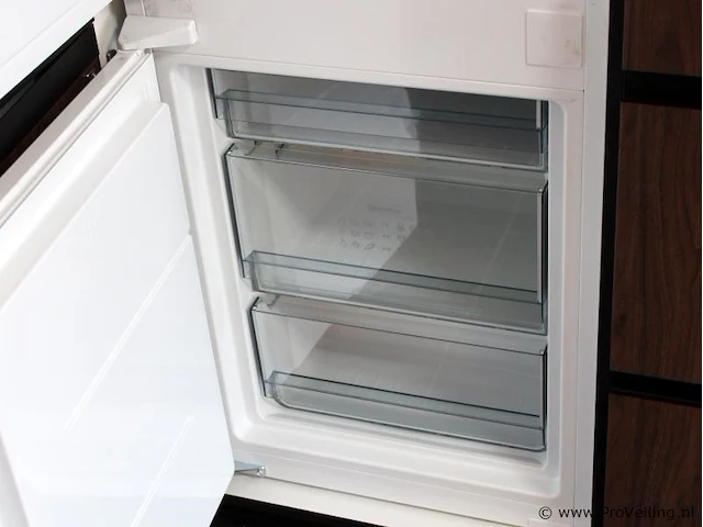 Nobilia rechte keuken met apparatenwand - afbeelding 30 van  32