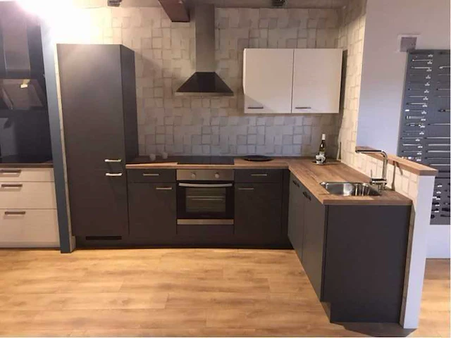 Nobilia schiefergrijs mat hoek keuken - afbeelding 1 van  19