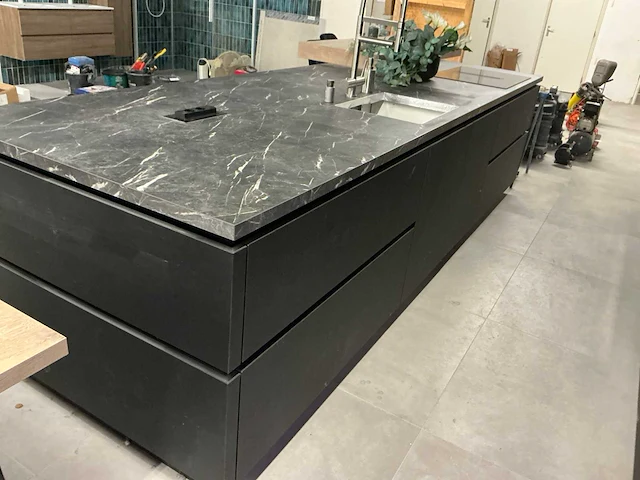 Nobilia showroom eilandkeuken met apparatenwand - afbeelding 4 van  47