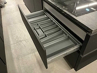 Nobilia showroom eilandkeuken met apparatenwand - afbeelding 13 van  47