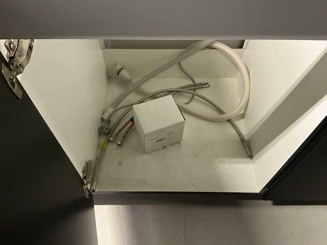 Nobilia showroom eilandkeuken met apparatenwand - afbeelding 17 van  47