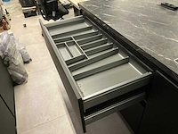 Nobilia showroom eilandkeuken met apparatenwand - afbeelding 18 van  47
