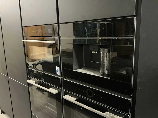 Nobilia showroom eilandkeuken met apparatenwand - afbeelding 28 van  47