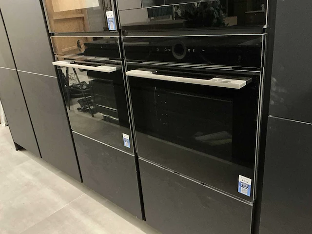 Nobilia showroom eilandkeuken met apparatenwand - afbeelding 29 van  47