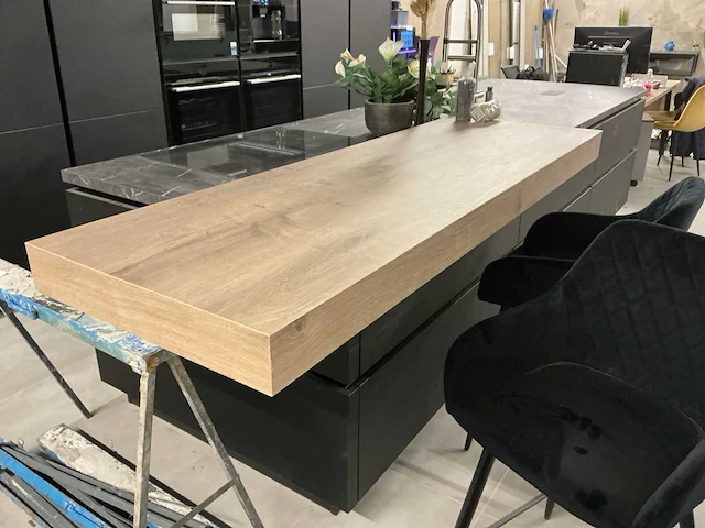 Nobilia showroom eilandkeuken met apparatenwand - afbeelding 43 van  47