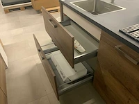 Nobilia showroom keuken- eilandopstelling houtlook - afbeelding 3 van  28