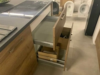 Nobilia showroom keuken- eilandopstelling houtlook - afbeelding 5 van  28