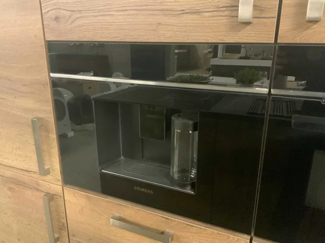 Nobilia showroom keuken- eilandopstelling houtlook - afbeelding 14 van  28