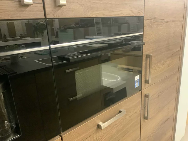 Nobilia showroom keuken- eilandopstelling houtlook - afbeelding 15 van  28