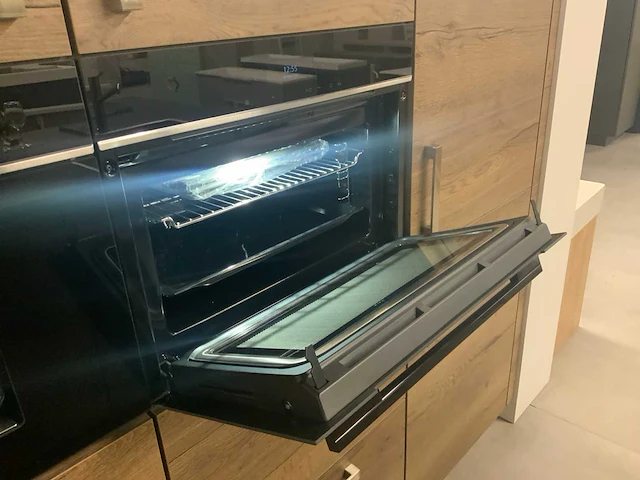Nobilia showroom keuken- eilandopstelling houtlook - afbeelding 16 van  28
