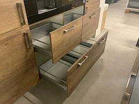 Nobilia showroom keuken- eilandopstelling houtlook - afbeelding 17 van  28