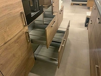 Nobilia showroom keuken- eilandopstelling houtlook - afbeelding 18 van  28