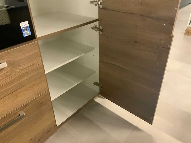 Nobilia showroom keuken- eilandopstelling houtlook - afbeelding 19 van  28