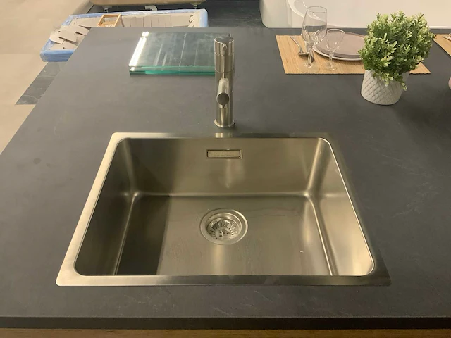 Nobilia showroom keuken- eilandopstelling houtlook - afbeelding 26 van  28