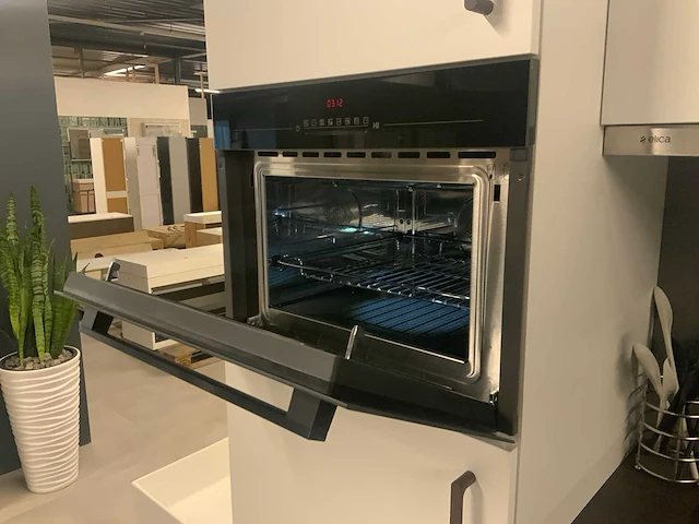 Nobilia showroom keuken wandopstelling 300cm - afbeelding 4 van  21