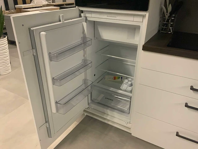 Nobilia showroom keuken wandopstelling 300cm - afbeelding 6 van  21