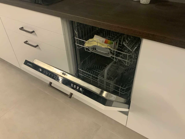 Nobilia showroom keuken wandopstelling 300cm - afbeelding 9 van  21