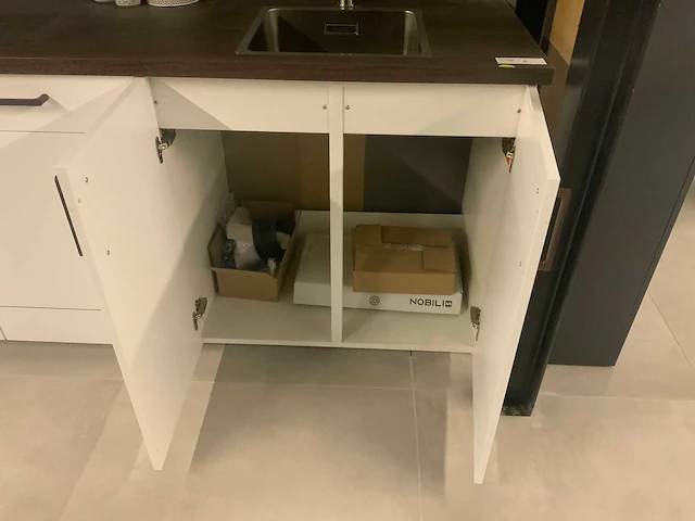 Nobilia showroom keuken wandopstelling 300cm - afbeelding 13 van  21
