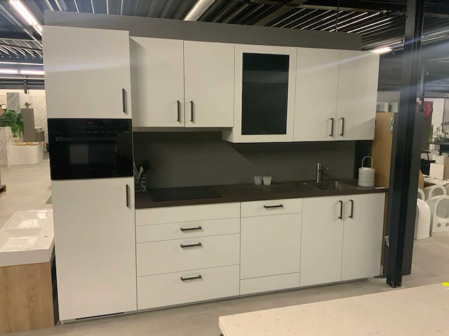 Nobilia showroom keuken wandopstelling 300cm - afbeelding 12 van  21