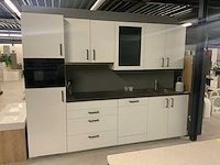 Nobilia showroom keuken wandopstelling 300cm - afbeelding 12 van  21
