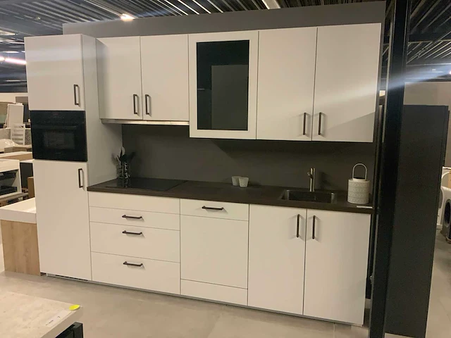 Nobilia showroom keuken wandopstelling 300cm - afbeelding 15 van  21