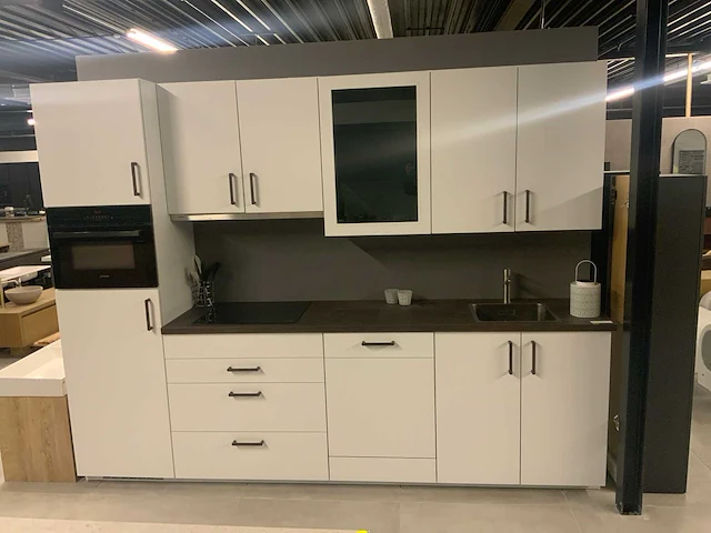 Nobilia showroom keuken wandopstelling 300cm - afbeelding 16 van  21
