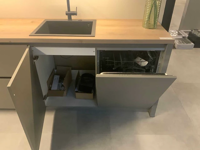 Nobilia showroom keuken wandopstelling - afbeelding 10 van  19