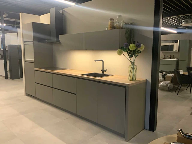 Nobilia showroom keuken wandopstelling - afbeelding 12 van  19