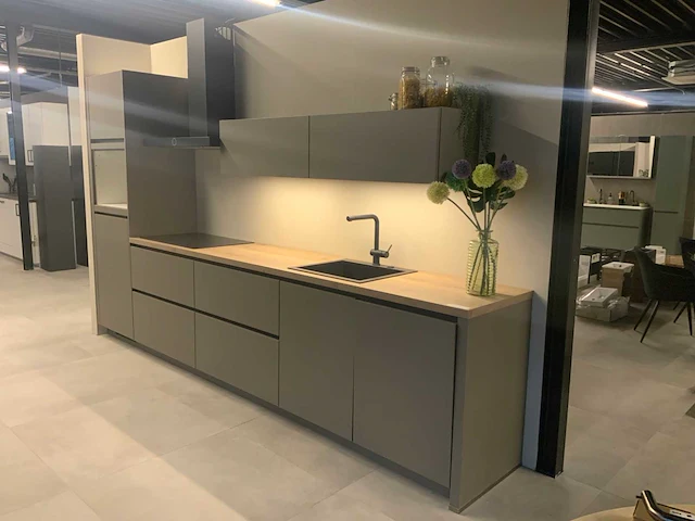 Nobilia showroom keuken wandopstelling - afbeelding 15 van  19