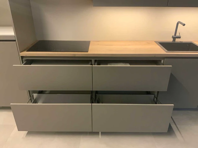 Nobilia showroom keuken wandopstelling - afbeelding 19 van  19