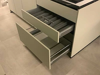 Nobilia showroom wand- eiland keukenopstelling mint groen - afbeelding 2 van  22