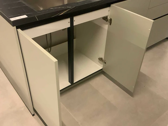 Nobilia showroom wand- eiland keukenopstelling mint groen - afbeelding 4 van  22