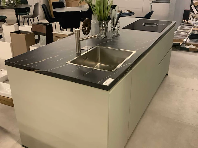 Nobilia showroom wand- eiland keukenopstelling mint groen - afbeelding 5 van  22