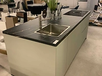 Nobilia showroom wand- eiland keukenopstelling mint groen - afbeelding 5 van  22
