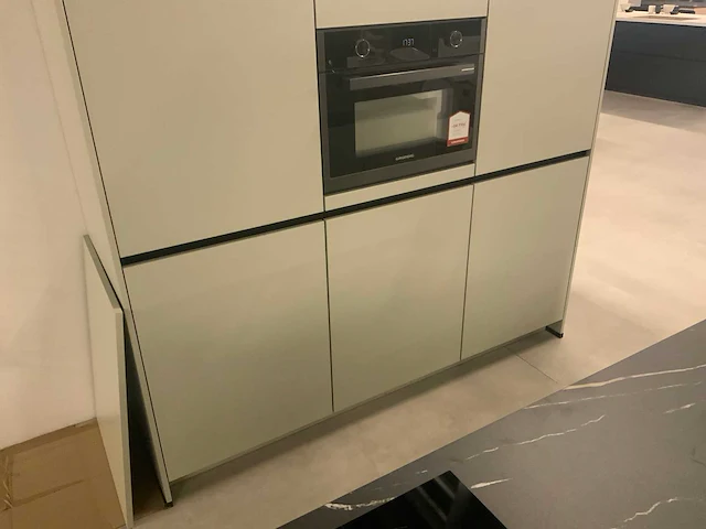 Nobilia showroom wand- eiland keukenopstelling mint groen - afbeelding 7 van  22