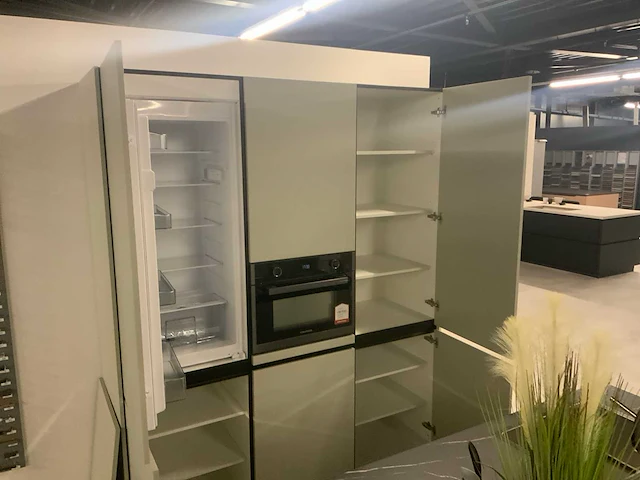 Nobilia showroom wand- eiland keukenopstelling mint groen - afbeelding 8 van  22