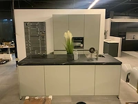 Nobilia showroom wand- eiland keukenopstelling mint groen