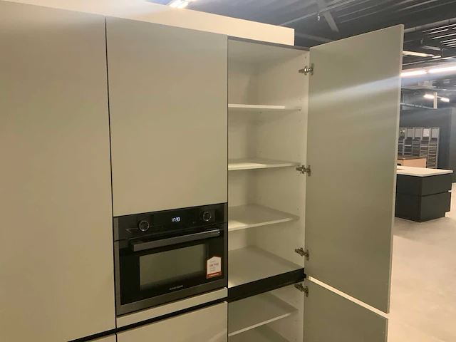Nobilia showroom wand- eiland keukenopstelling mint groen - afbeelding 14 van  22