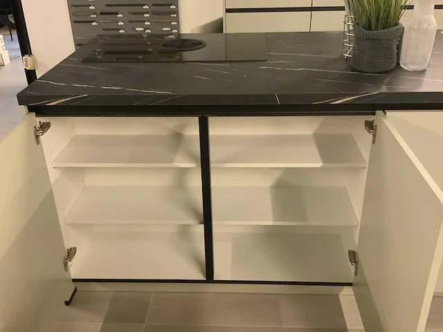 Nobilia showroom wand- eiland keukenopstelling mint groen - afbeelding 18 van  22