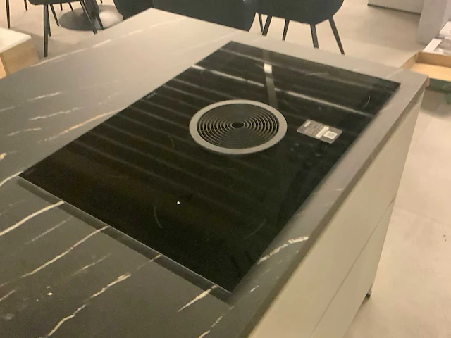 Nobilia showroom wand- eiland keukenopstelling mint groen - afbeelding 21 van  22