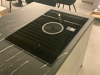 Nobilia showroom wand- eiland keukenopstelling mint groen - afbeelding 21 van  22
