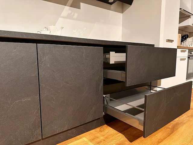 Nobilia stone art recht opgestelde keuken - afbeelding 13 van  18