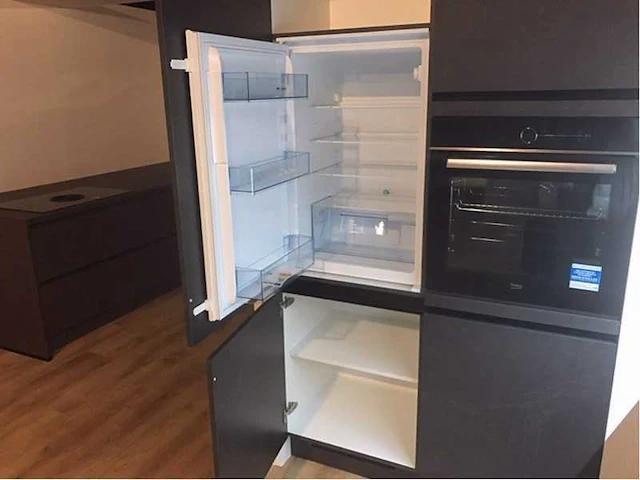 Nobilia stone art recht opgestelde keuken - afbeelding 18 van  19