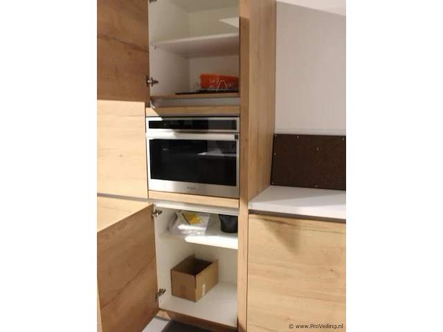 Nobilia u-vorm keuken met apparatenwand structura - afbeelding 2 van  39
