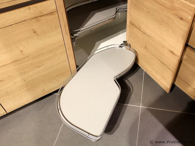Nobilia u-vorm keuken met apparatenwand structura - afbeelding 6 van  39