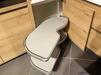Nobilia u-vorm keuken met apparatenwand structura - afbeelding 7 van  39