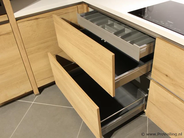 Nobilia u-vorm keuken met apparatenwand structura - afbeelding 8 van  39