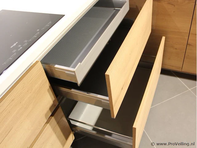 Nobilia u-vorm keuken met apparatenwand structura - afbeelding 10 van  39