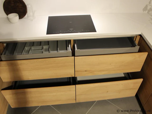 Nobilia u-vorm keuken met apparatenwand structura - afbeelding 11 van  39