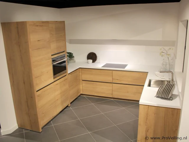 Nobilia u-vorm keuken met apparatenwand structura - afbeelding 1 van  39